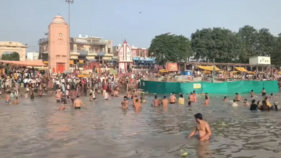शुकतीर्थ में गंगा दशहरा का भव्य आयोजन, श्रद्धालुओं ने किया पुण्य स्नान