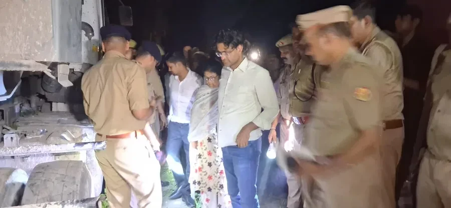 अमरोहा हादसा: रामायण पाठ के दौरान डंपर की टक्कर, 3 की मौत