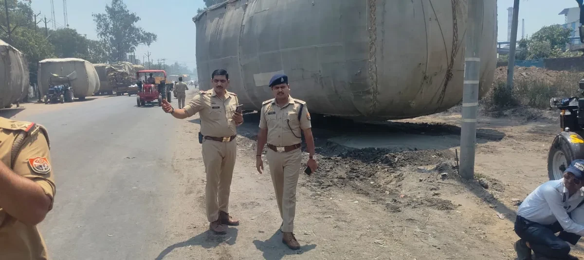 मुजफ्फरनगर: ओवरलोड वाहनों पर प्रशासन की बड़ी कार्रवाई, 9 वाहनों के चालान, एक सीज