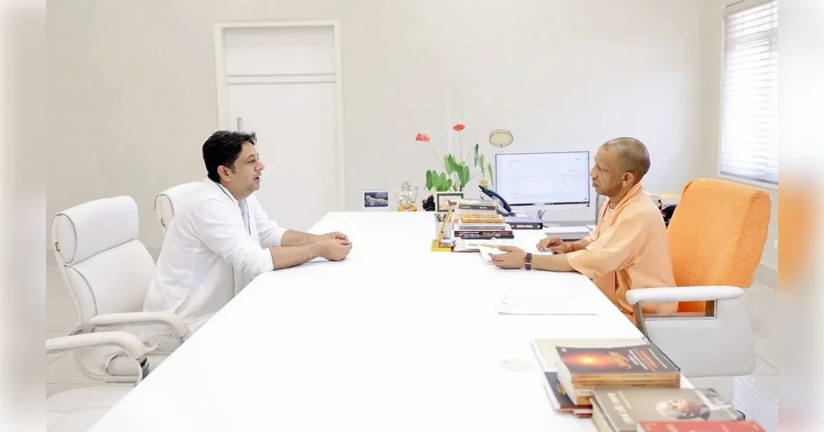 बिजनौर: विकास मुद्दों को लेकर सांसद चंदन चौहान ने सीएम योगी से की मुलाकात