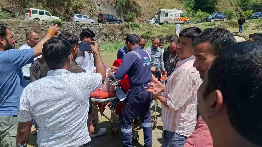 उत्तराखंड में दर्दनाक सड़क हादसे, 9 लोगों की मौत से मचा कोहराम