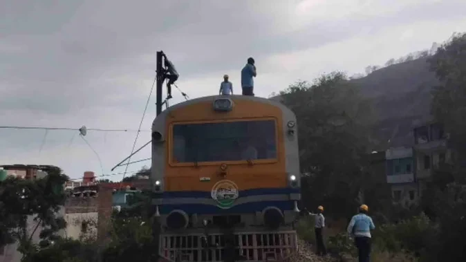 हरिद्वार-देहरादून रेलमार्ग पर तूफान से ट्रैक बाधित, कई ट्रेनें प्रभावित