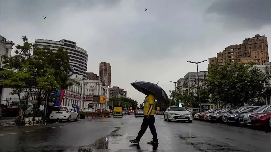 दिल्ली मौसम अपडेट: हल्की बारिश और तेज हवाओं के साथ बदलेगा मौसम