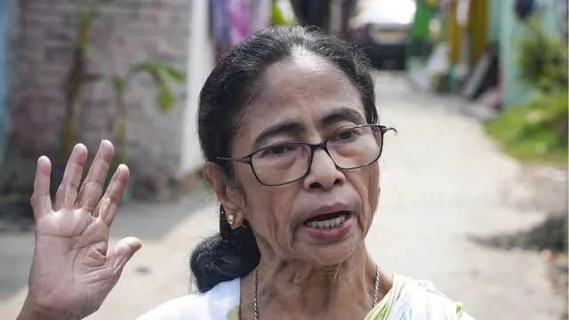 'जहां रोकोगे, वहीं बैठ जाएंगे', धरना विवाद पर ममता बनर्जी की केंद्र को चुनौती