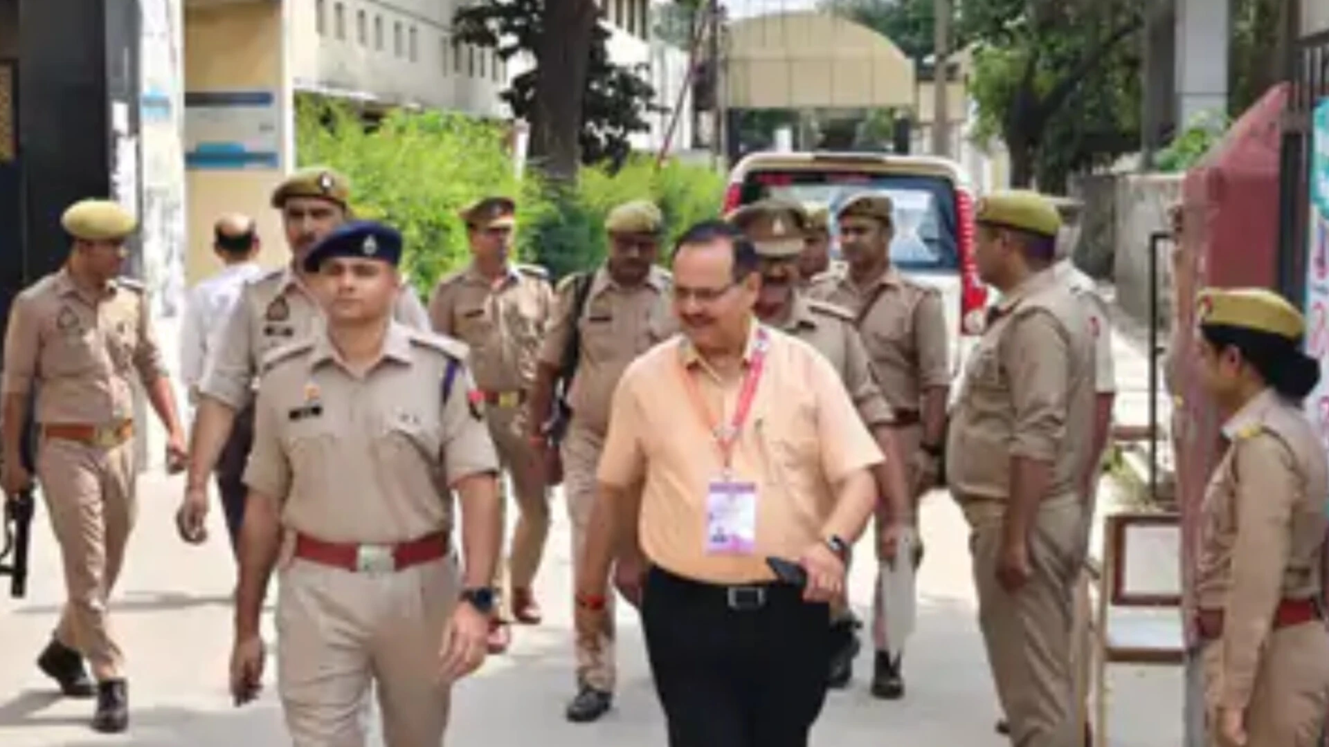 मुजफ्फरनगर: कड़ी सुरक्षा के बीच टीजीटी परीक्षा संपन्न, डीएम-एसएसपी ने किया निरीक्षण