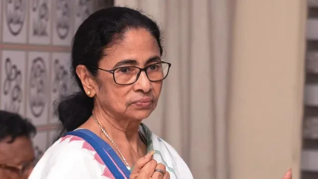 टीएमसी ने भंग किए सभी संगठनात्मक ढांचे, पार्टी को बचाने के लिए ममता ने चला आखिरी दांव