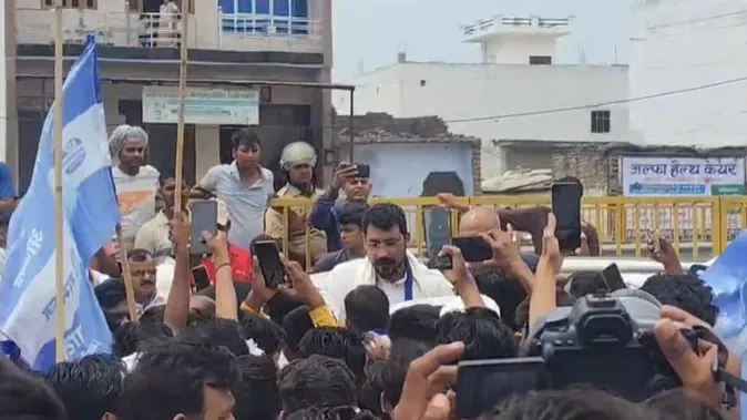 मेरठ में चंद्रशेखर आजाद का शक्ति प्रदर्शन, इंचौली में हुआ भव्य स्वागत