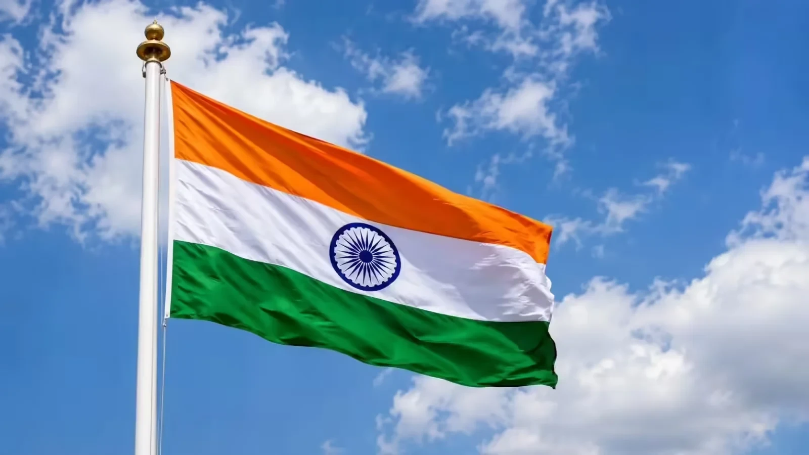 आंधी-तूफान से तिरंगों को नुकसान, दिल्ली में हटाए गए 500 झंडे