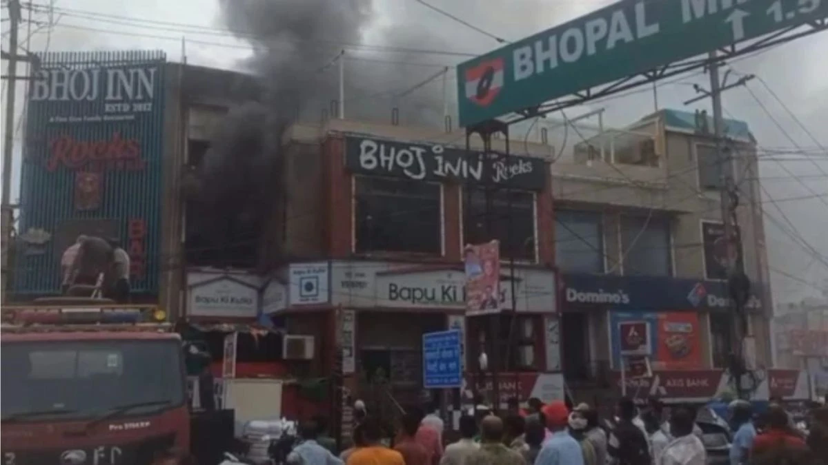 भोपाल के लालघाटी में रेस्टोरेंट में लगी भीषण आग, कई घंटों तक चला रेस्क्यू