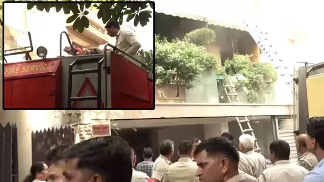 दिल्ली: न्यू फ्रेंड्स कॉलोनी में मकान में लगी भीषण आग, एक बच्चे की मौत