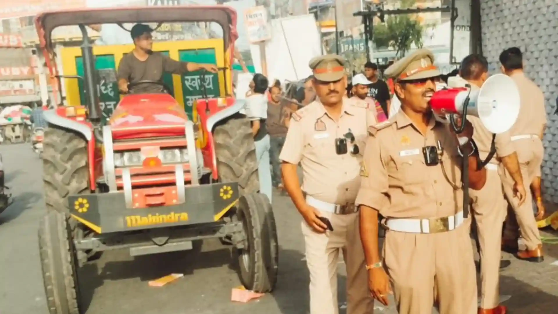 मुजफ्फरनगर में अतिक्रमण पर चला बुलडोजर, 191 वाहनों के कटे चालान