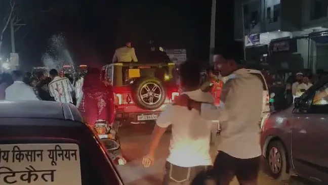 मुजफ्फरनगर: बारात में नोटों की बारिश पड़ी भारी, जाम और हंगामे के बाद पहुंचे हवालात