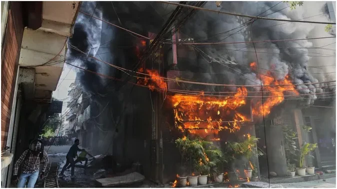 दिल्ली अग्निकांड: एमसीडी ने कई अधिकारियों को जारी किया कारण बताओ नोटिस