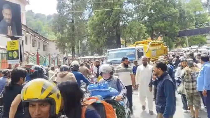 नैनीताल में बड़ा हादसा! भीड़ में घुसा बेकाबू ट्रक, दो महिला पर्यटक गंभीर घायल