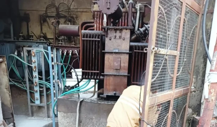 मुजफ्फरनगर में ट्रांसफार्मर में लगी आग, पुरानी तहसील क्षेत्र की बिजली आपूर्ति ठप
