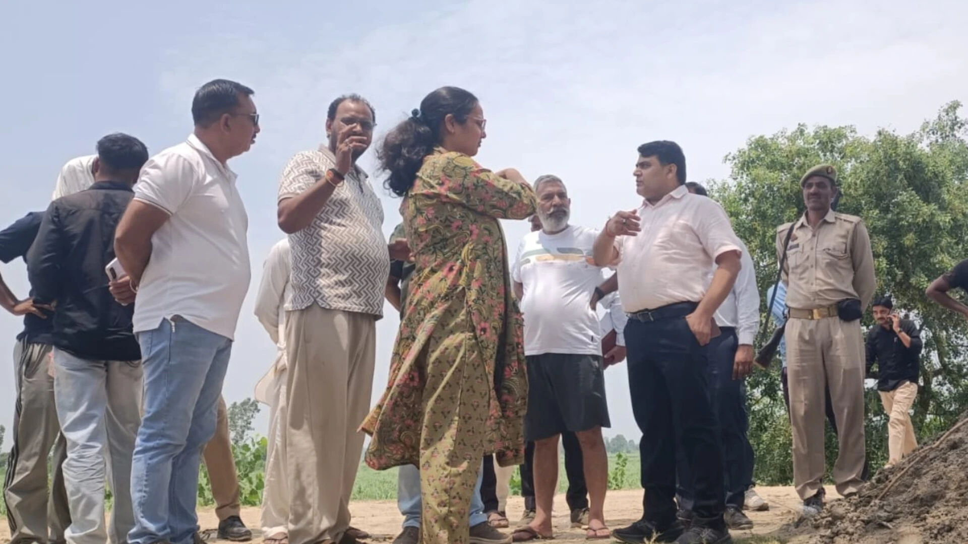 मुजफ्फरनगर में बाढ़ से पहले प्रशासन अलर्ट:एडीएम ने गंगा बैराज, तटबंधों का किया निरीक्षण