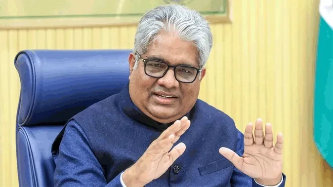 केंद्रीय मंत्री भूपेंद्र यादव से मिलीं बागी सांसद शताब्दी रॉय, सुदीप बंद्योपाध्याय भी रहे साथ
