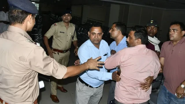 विनोद कश्यप हत्याकांड: पांच आरोपी गिरफ्तार, कोर्ट परिसर में हंगामा