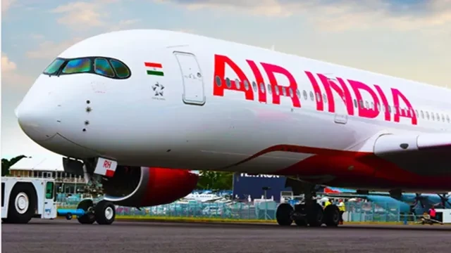 रायपुर एयरपोर्ट पर टला बड़ा हादसा, एअर इंडिया फ्लाइट से टकराया पक्षी
