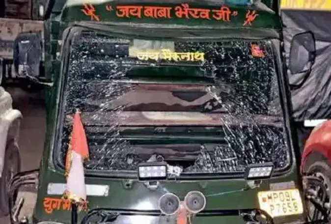 इंदौर में पानी को लेकर बवाल, हाइड्रेंट पर भिड़े दो पक्ष, पथराव में 4 घायल