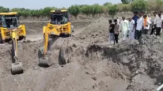 राजगढ़: कुआं धंसने से दो महिलाएं मलबे में दबीं, रेस्क्यू में जुटी टीमें