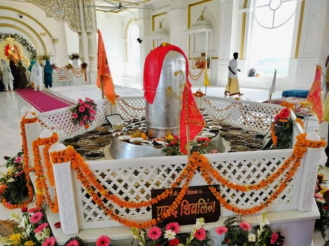 हरिद्वार में धार्मिक उत्सव, 5210 किलो वजनी शिवलिंग की प्राण प्रतिष्ठा संपन्न