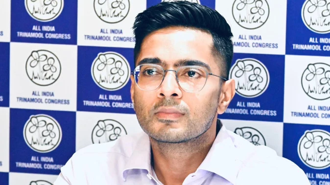 टीएमसी में टूट के दावों के बीच अभिषेक बनर्जी ने संभाला मोर्चा, ओम बिरला से की मुलाकात