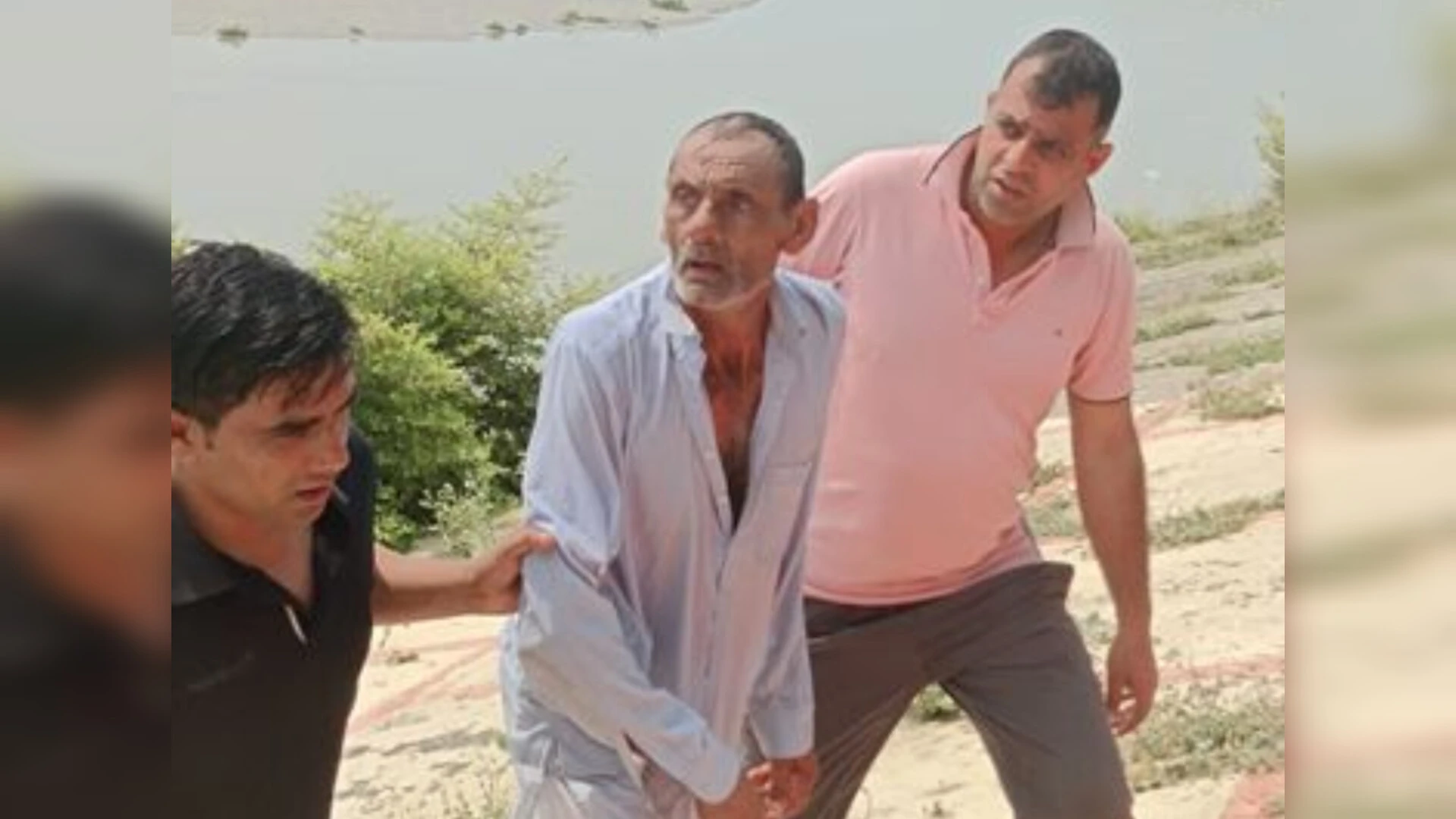 मुजफ्फरनगर: मानसिक तनाव में गंगा में कूदा बुजुर्ग, पुलिस ने बचाई जान