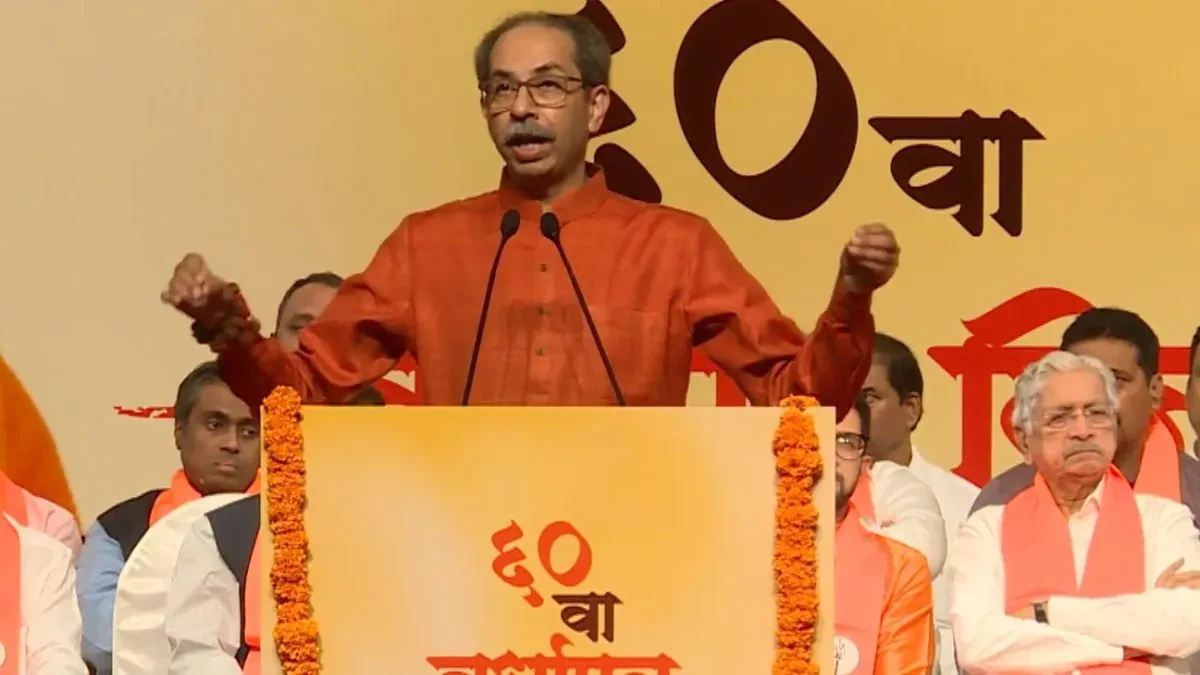 मुंबई: उद्धव ठाकरे का विरोधियों पर हमला, बोले– शिवसेना का विलय नहीं होगा