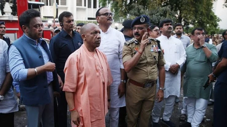 लखनऊ अग्निकांड: 15 छात्रों की मौत, सीएम योगी बोले- दोषी किसी भी कीमत पर नहीं बख्शे जाएंगे
