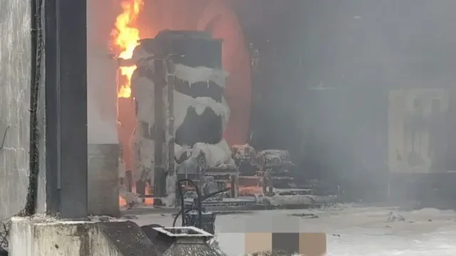 आंध्र प्रदेश: अनाकापल्ले में बड़ा हादसा, प्लांट में भीषण आग से 2 कर्मचारियों की मौत