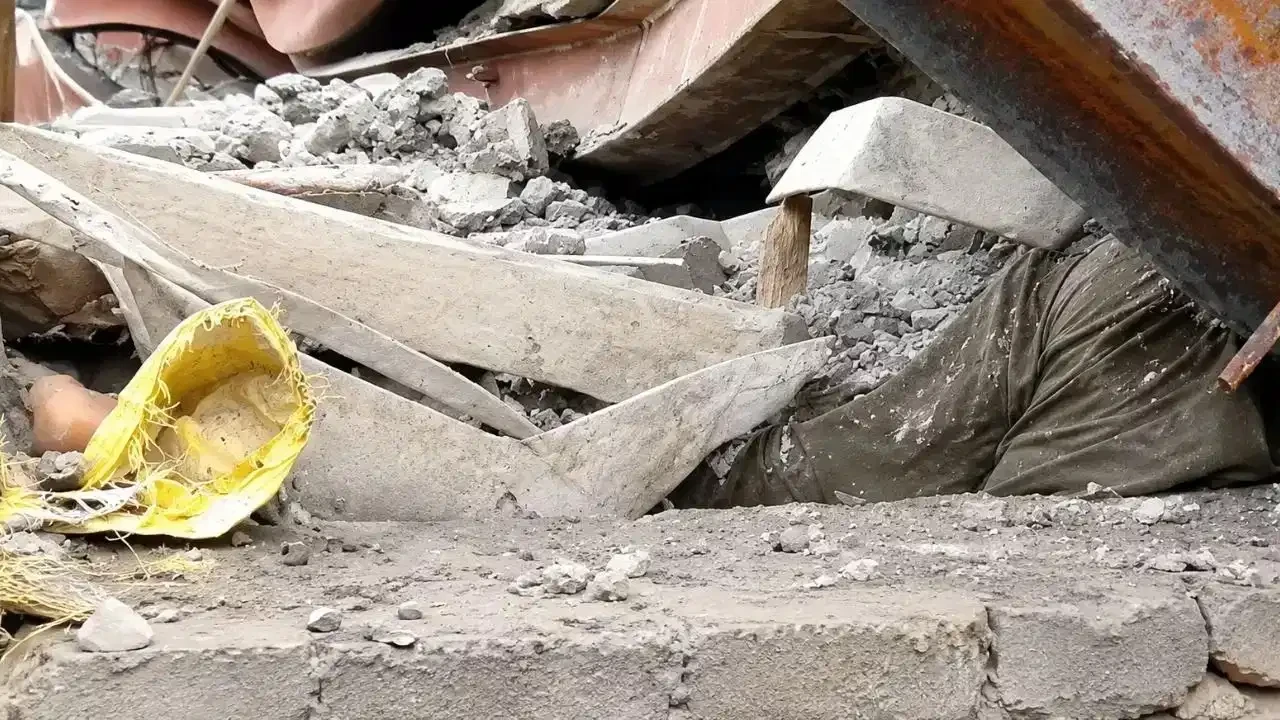 कोलकाता में बड़ा हादसा, निर्माणाधीन गोदाम की छत गिरी, कई मजदूरों के दबे होने की आशंका