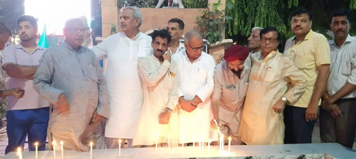 मुजफ्फरनगर: झांसी रानी पार्क में शोक सभा, अग्निकांड के मासूम बच्चों को दी गई श्रद्धांजलि