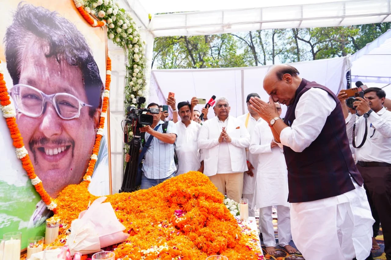 देहरादून: जसपाल राणा के त्रयोदशी संस्कार में पहुंचे राजनाथ सिंह और सीएम धामी