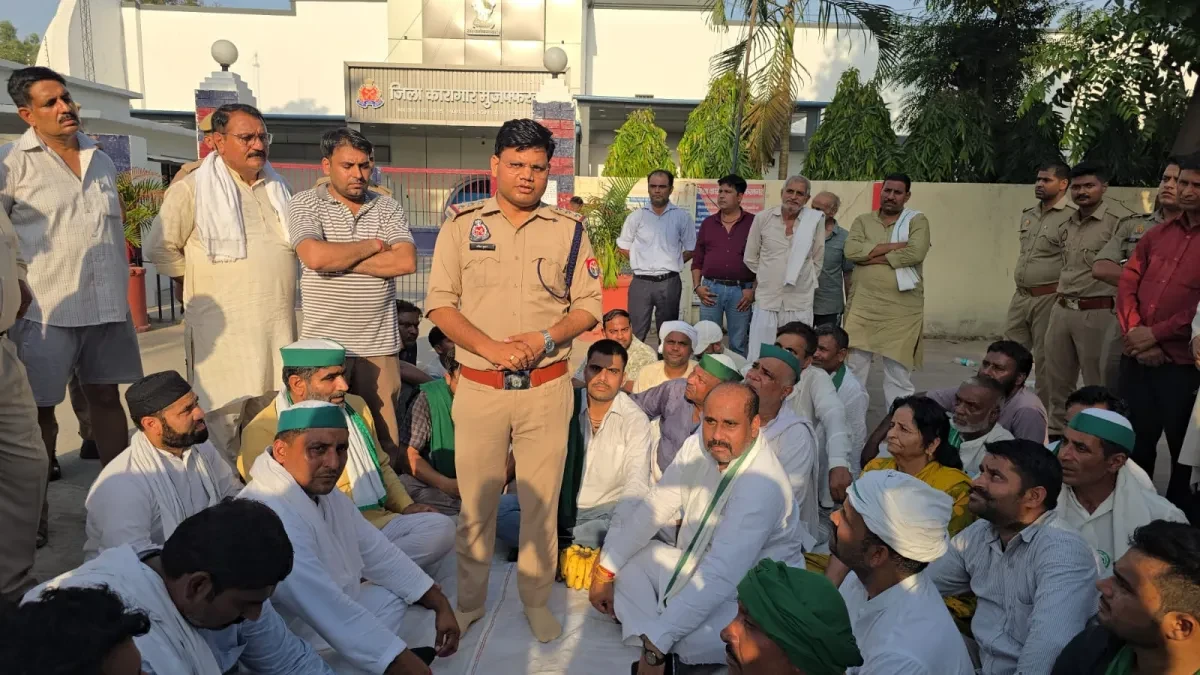 मुजफ्फरनगर: जेल के बाहर भाकियू का धरना, मारपीट के आरोपों से मचा हंगामा