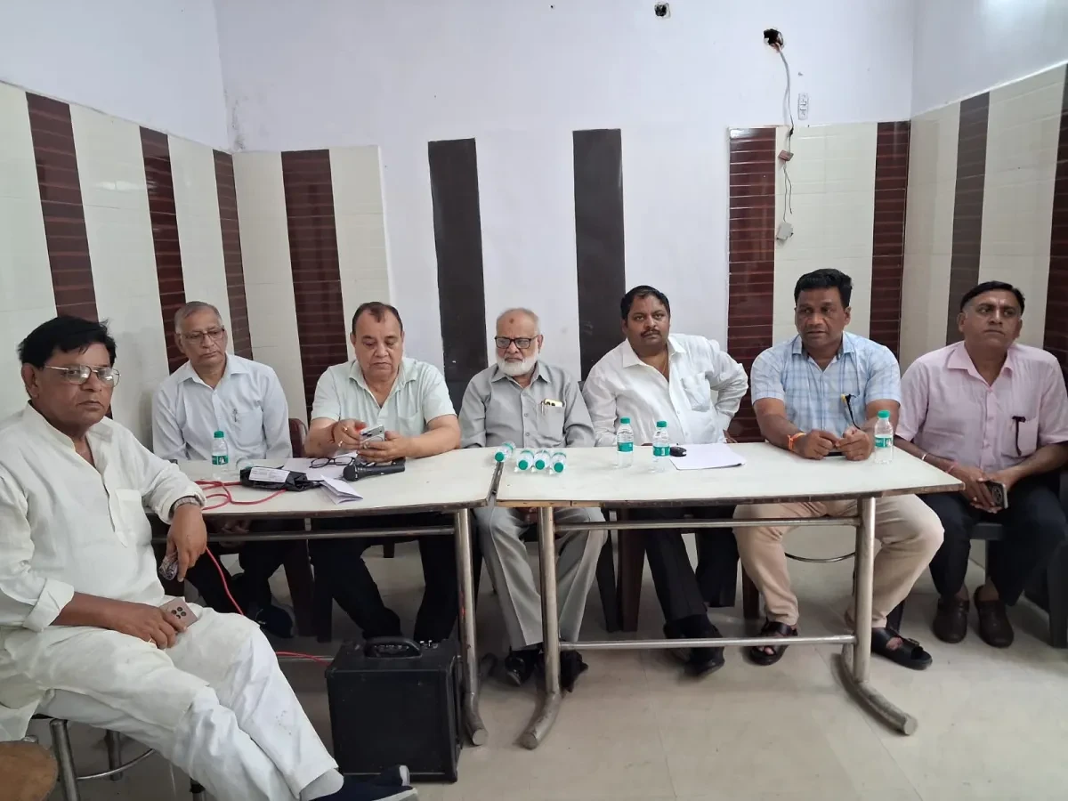 मुजफ्फरनगर: रजिस्ट्रेशन नीति के खिलाफ आंदोलन तेज, संयुक्त संघर्ष समिति ने दी चेतावनी