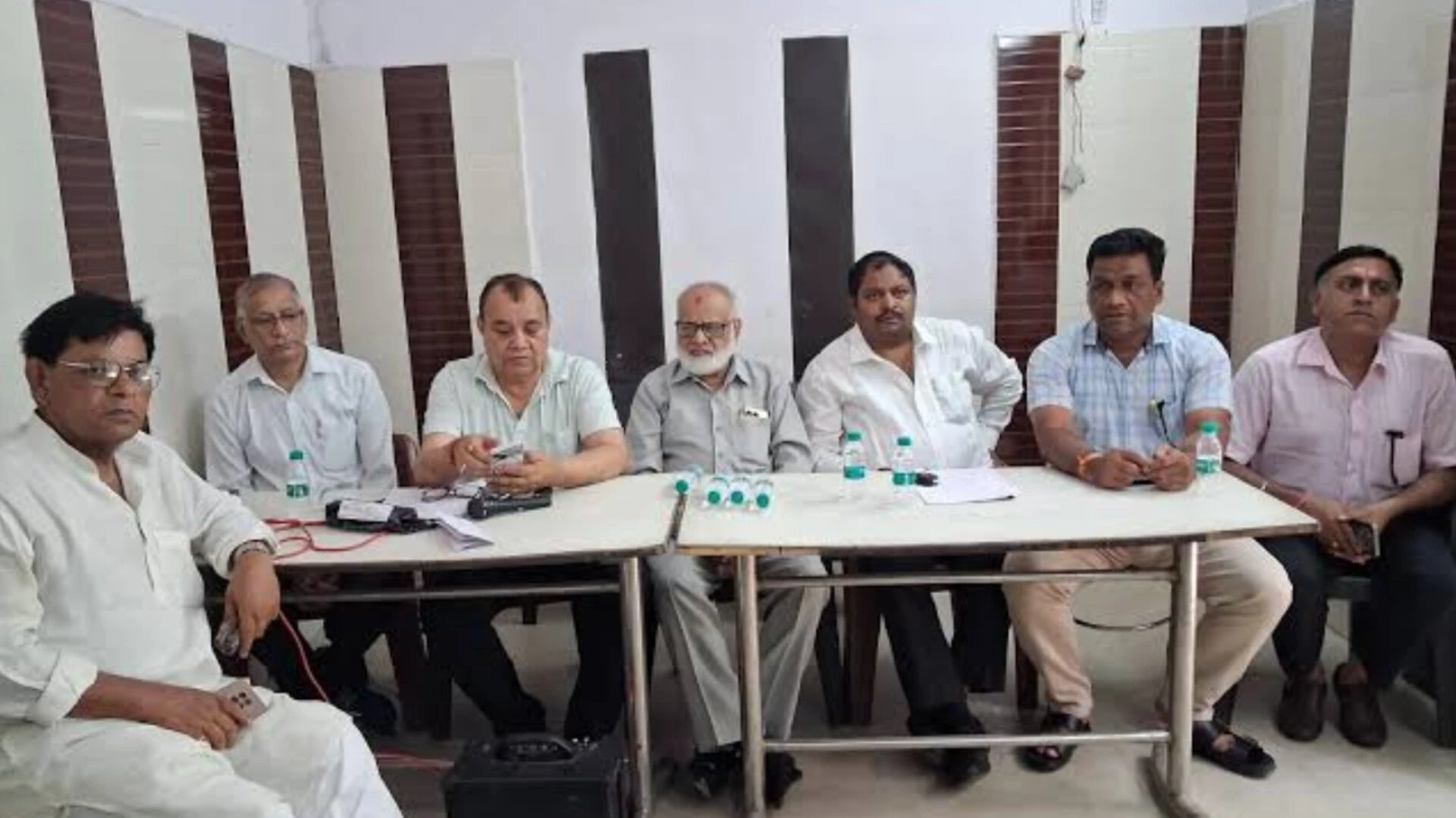मुजफ्फरनगर: रजिस्ट्रेशन नीति के खिलाफ आंदोलन तेज, संयुक्त संघर्ष समिति ने दी चेतावनी