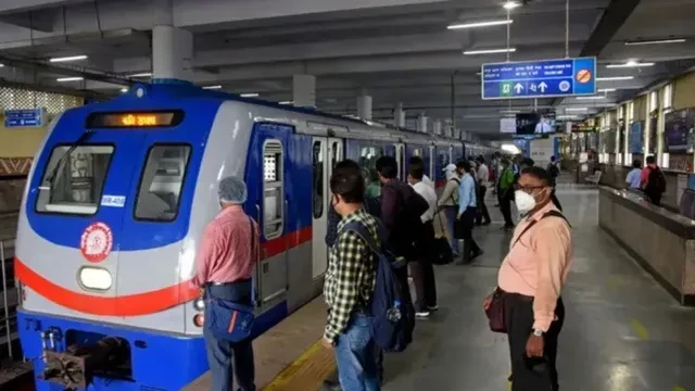 कालीघाट मेट्रो स्टेशन पर आत्महत्या की कोशिश, कोलकाता मेट्रो सेवाएं बाधित