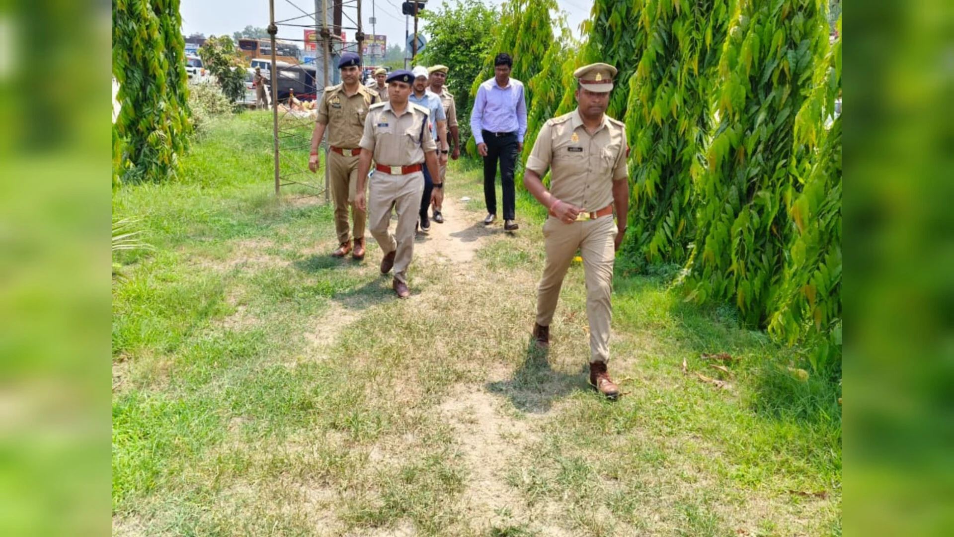 मुजफ्फरनगर: कांवड़ यात्रा को लेकर एसपी सिटी और एसडीएम ने भूराहेड़ी चेक पोस्ट का किया निरीक्षण