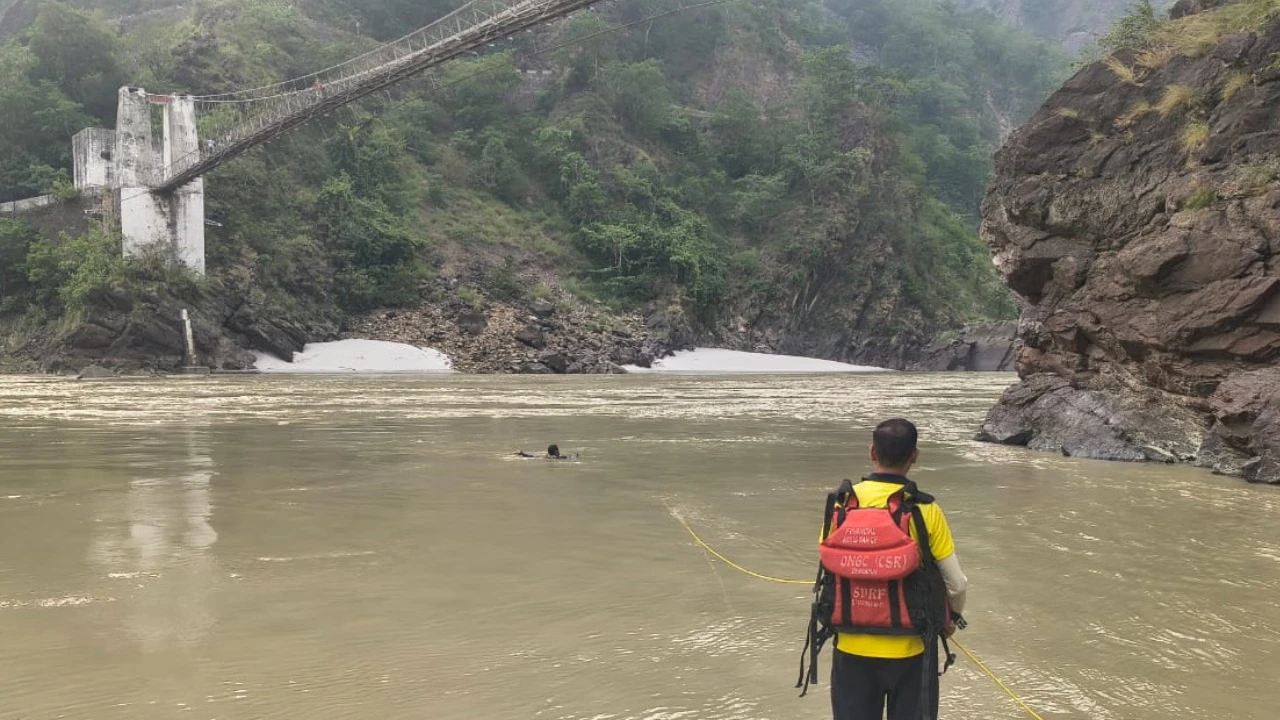 सिंगटाली गंगा में स्नान के दौरान दो युवक बहे, SDRF का सर्च अभियान जारी