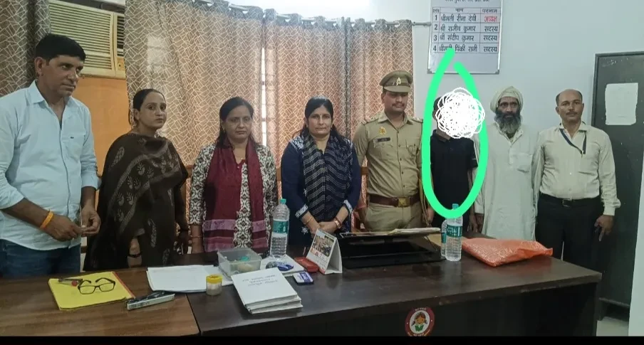 मुजफ्फरनगर: बंधुआ मजदूरी से मुक्त 13 वर्षीय बच्चा अपने घर लौटा, भावुक होकर रो पड़े पिता