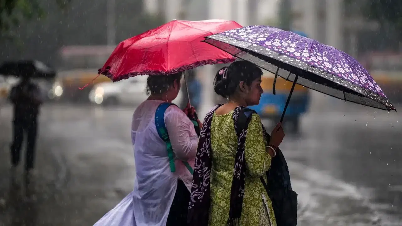 मानसून का असर तेज: दिल्ली-एनसीआर से पहाड़ों तक बारिश का कहर, कई राज्यों में अलर्ट