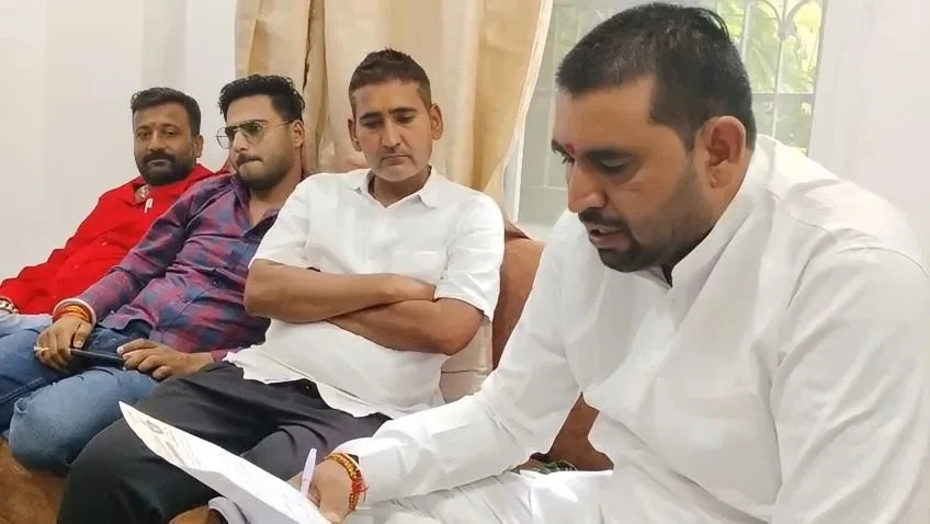 उज्जैन में Siri विवाद: धार्मिक संगठनों ने उठाए सवाल, एप्पल पर भेदभाव का आरोप