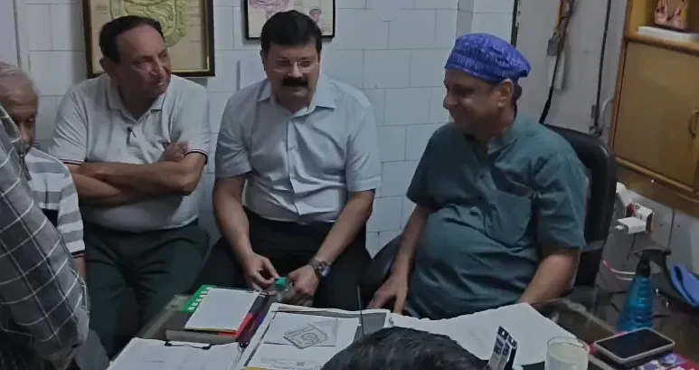 मुजफ्फरनगर: सहारनपुर से आए मरीज के परिजनों ने लगाया गलत ऑपरेशन और अभद्रता का आरोप