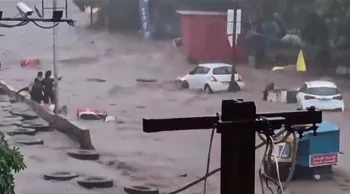 गुजरात में भारी बारिश का कहर, जूनागढ़ में बाढ़ जैसे हालात, रेस्क्यू जारी