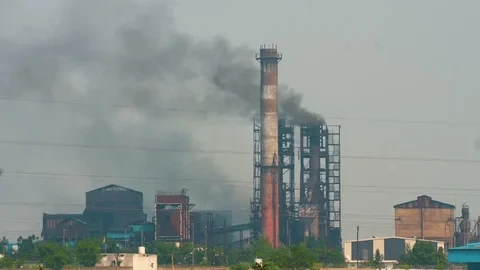 मुजफ्फरनगर में प्रदूषण पर हंगामा, फैक्ट्री से काले धुएं का वीडियो वायरल