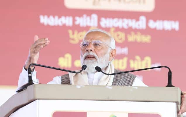 पीएम मोदी ने किया साबरमती आश्रम के मास्टर प्लान का शुभारंभ, बापू के आश्रम को बताया अप्रतिम ऊर्जा का केंद्र