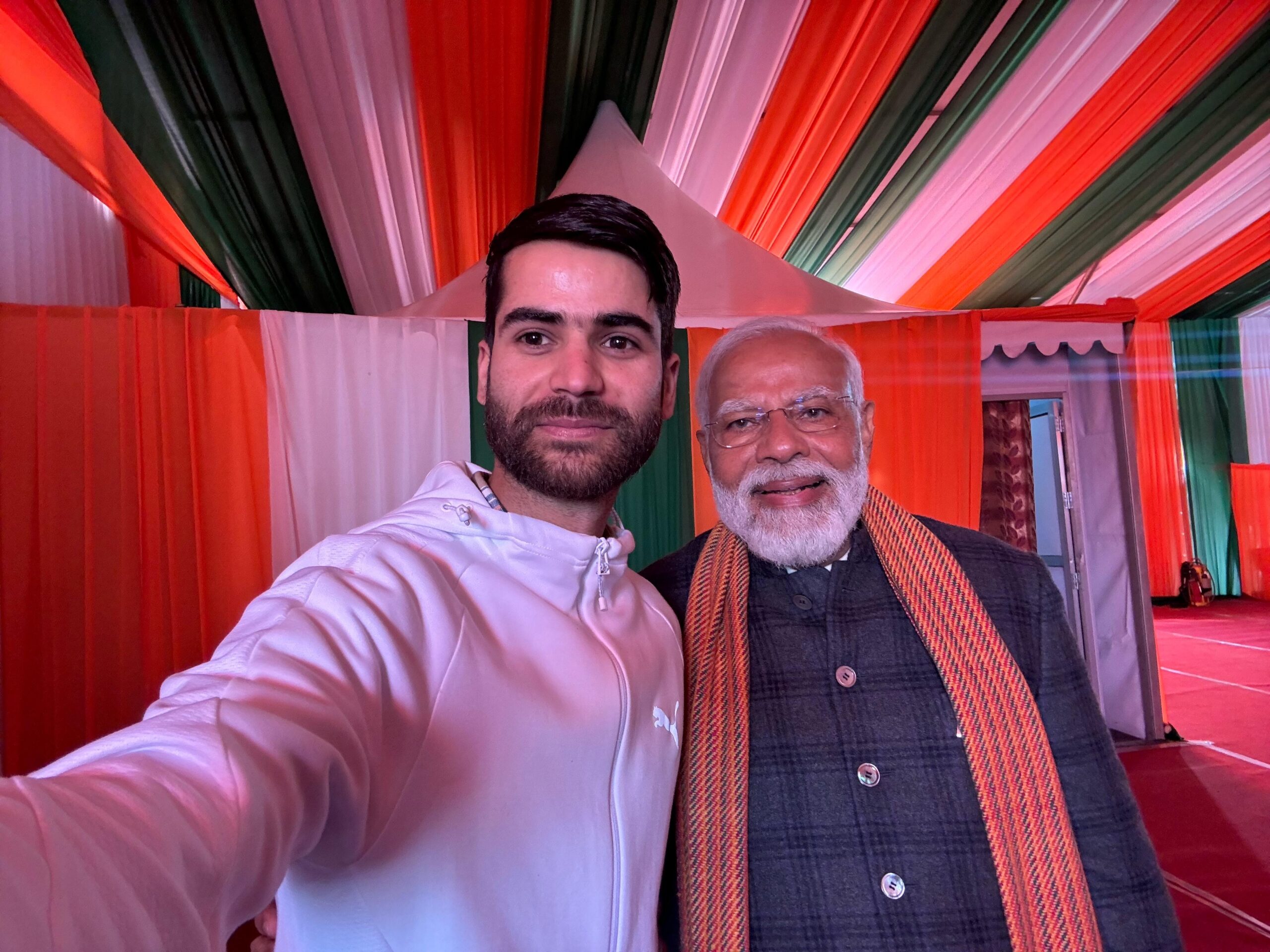 नाजिम के सेल्फी लेने के अनुरोध को पीएम ने किया पूरा, बोले- मेरे दोस्त संग यादगार तस्वीर