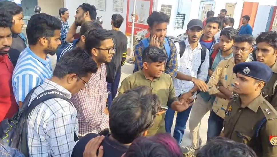 एएमयू: होली खेलने को लेकर छात्रों को पीटा, 10 के खिलाफ मुकदमा दर्ज
