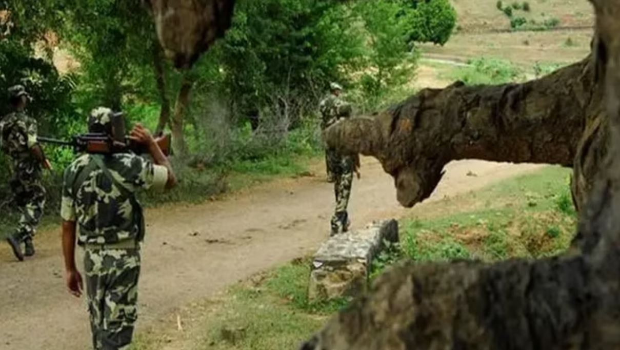 बीजापुर में मुठभेड़ में दो नक्सली ढेर, सुकमा में आईईडी ब्लास्ट में दो जवान घायल